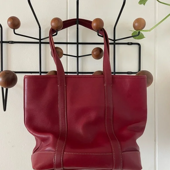 Elegant Red Leather Tote coach Bag - Picture 2 of 6